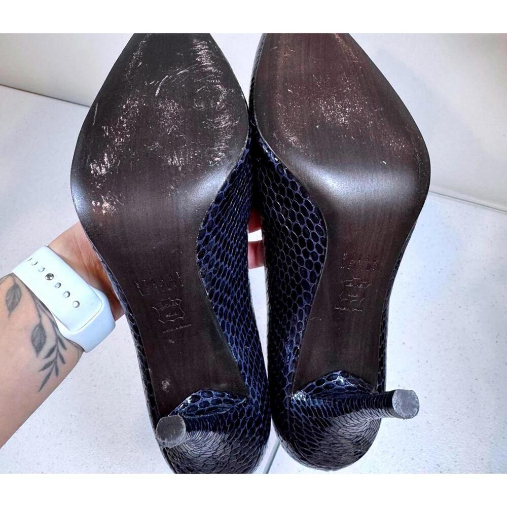 Stuart Weitzman Navy Python Print Pointed Toe Pum… - image 4